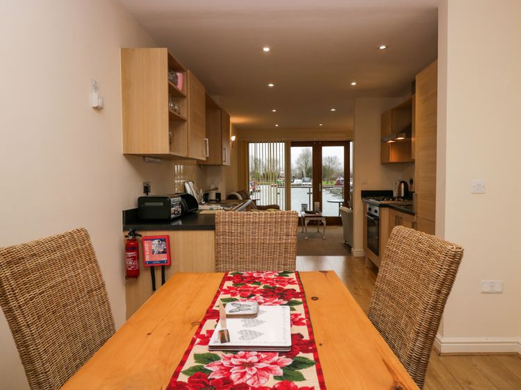 4 Teal House, listing photograph 12