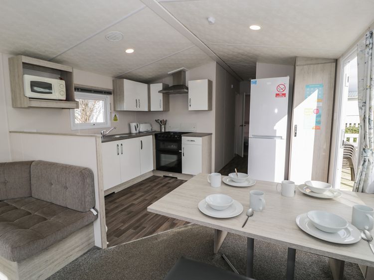 Gold Caravan (316), listing photograph 5