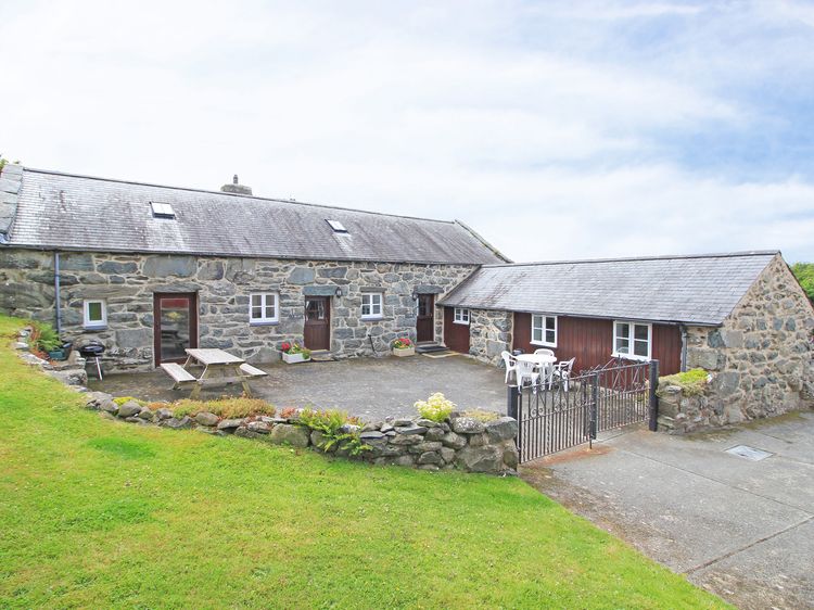 Y Beudy (The Old Byre), listing photograph 3