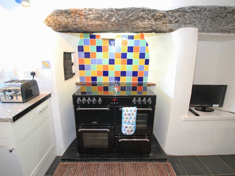 The Farmhouse, listing photograph 9