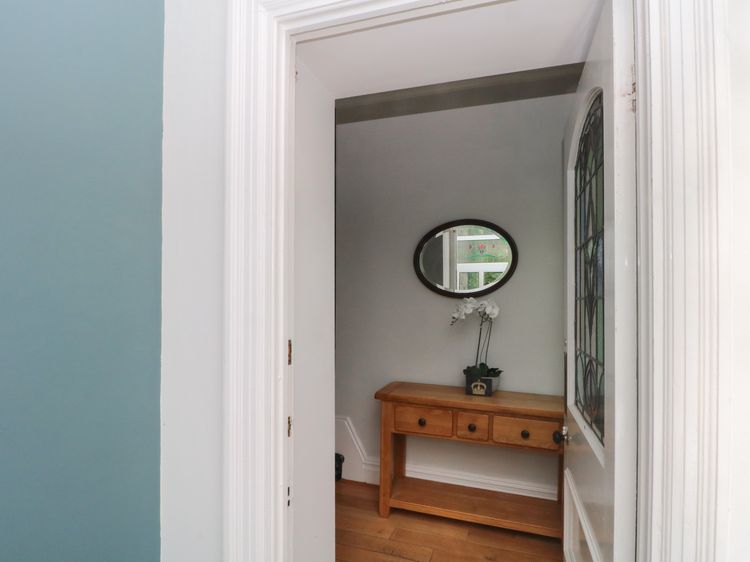 Montclair, listing photograph 2