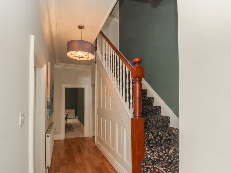 Montclair, listing photograph 3
