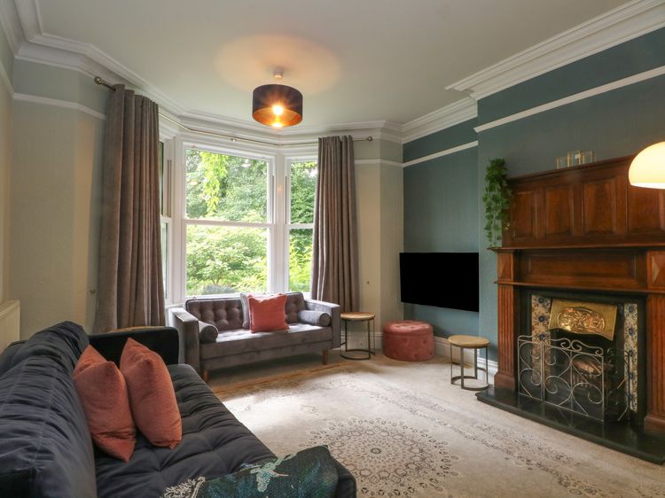 Montclair, listing photograph 4