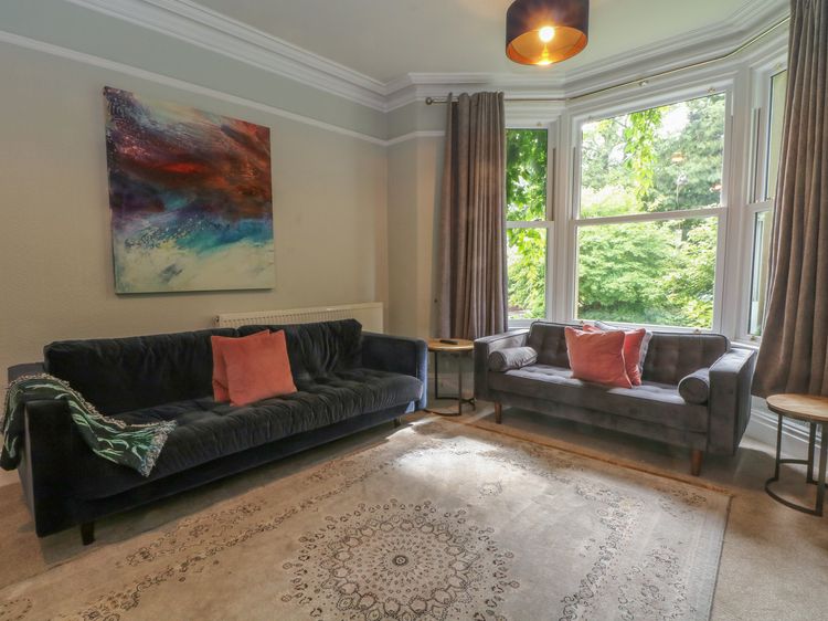 Montclair, listing photograph 5