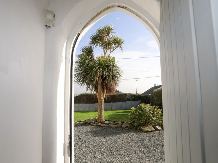 School House, listing photograph 3