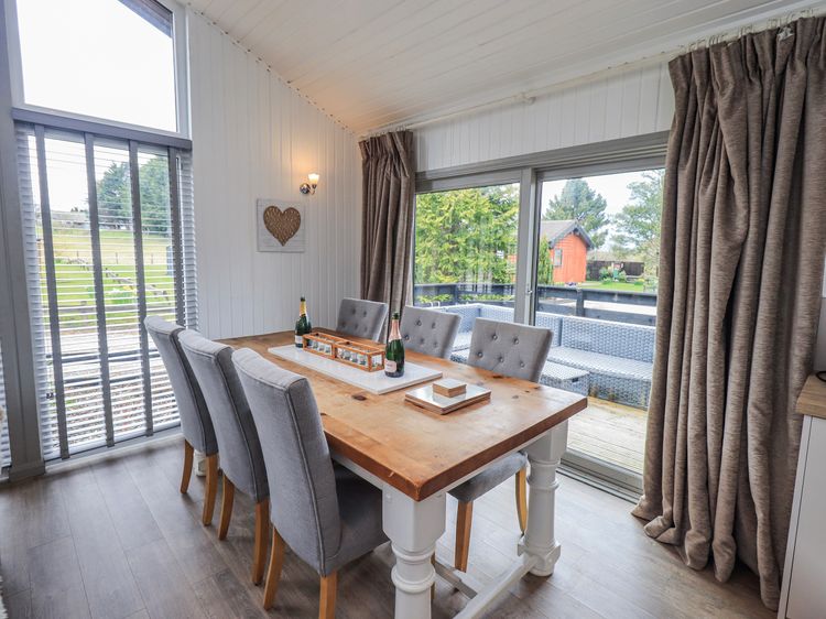 Fig Tree Lodge, listing photograph 12