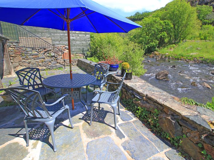 Riverbank Cottage