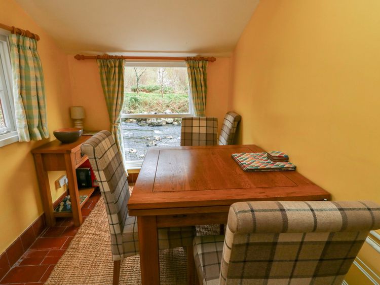 Riverbank Cottage, listing photograph 3