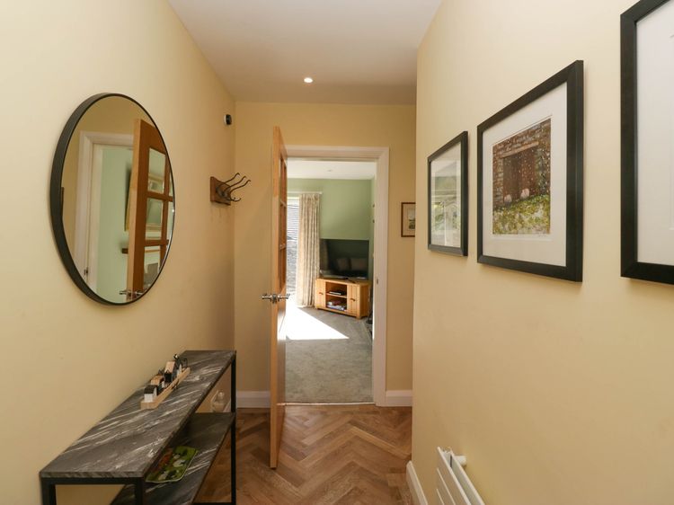 Beckside, listing photograph 4