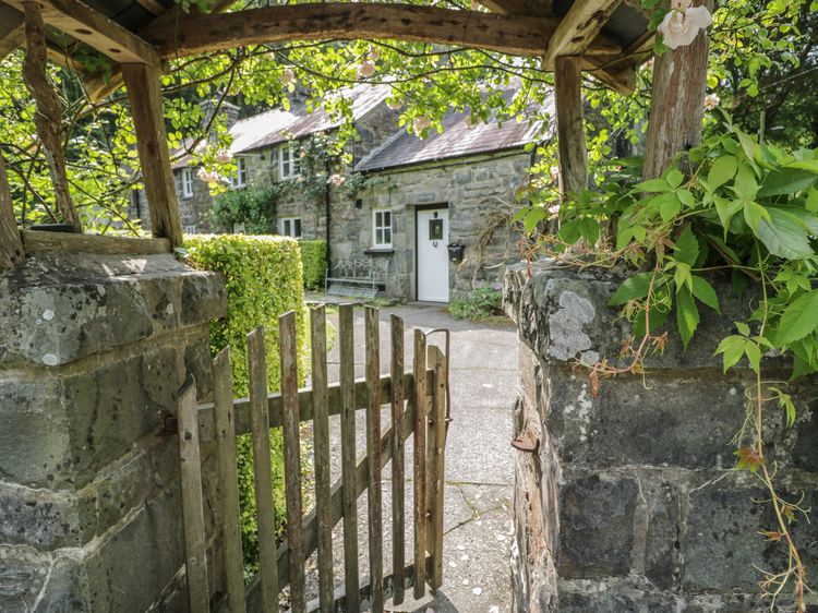 Glandwr Cottage, listing photograph 2