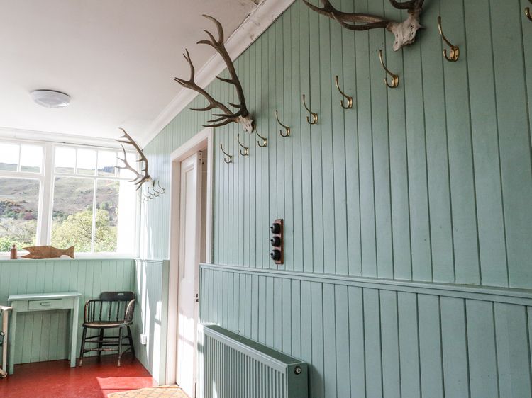 Camisky Lodge, listing photograph 9