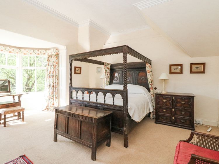Camisky Lodge, listing photograph 4