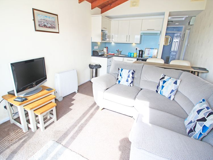 Harbour Apartment, listing photograph 2