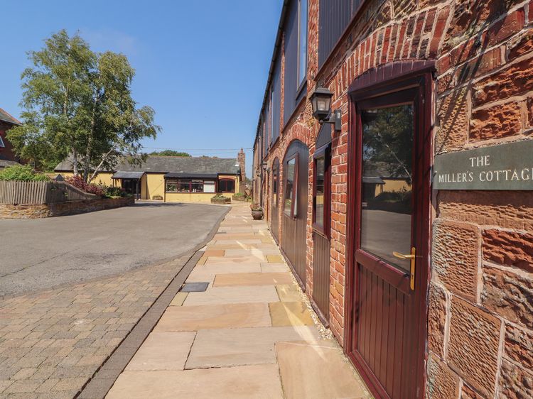 Millers Cottage, listing photograph 2