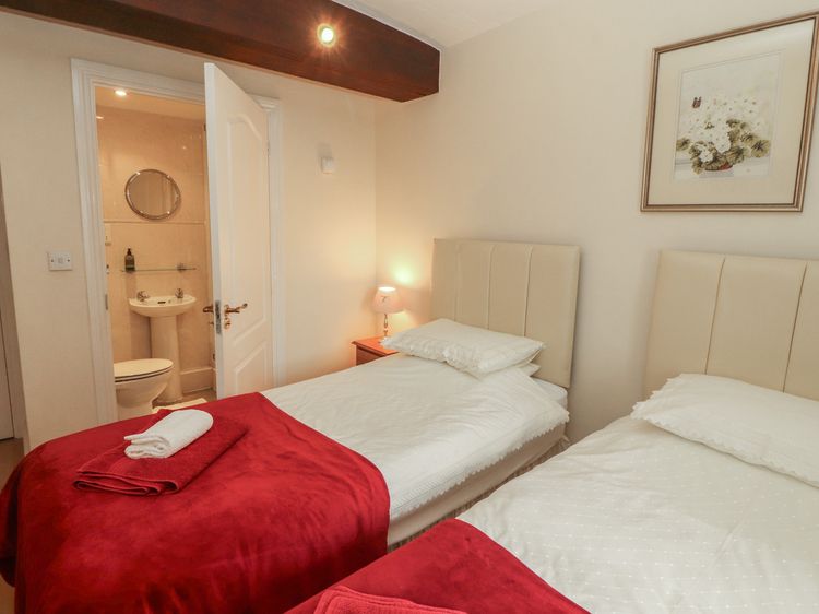 The Coach House, listing photograph 9