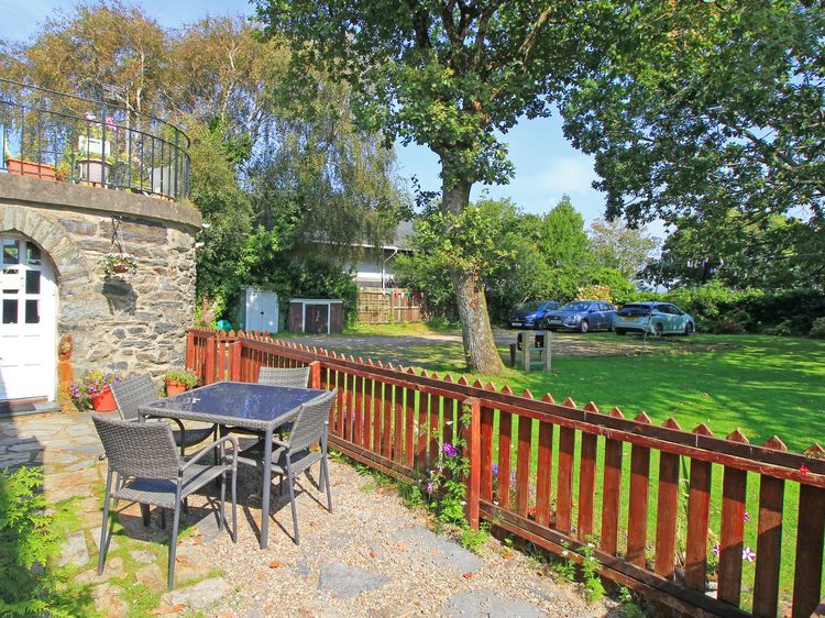 Garden Flat, listing photograph 2