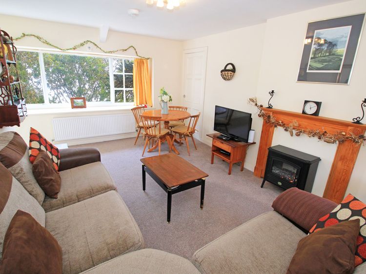 Treetops Flat, listing photograph 7