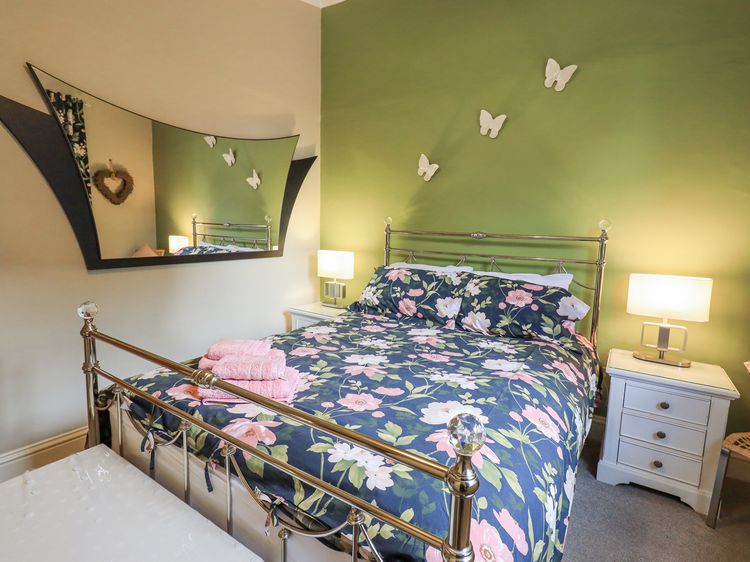 1 The Old Coach House, listing photograph 12