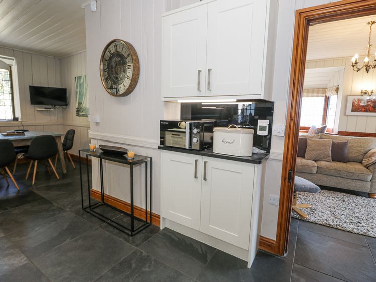 Bwthyn y Coediwr (The Woodcutters Cottage), listing photograph 8