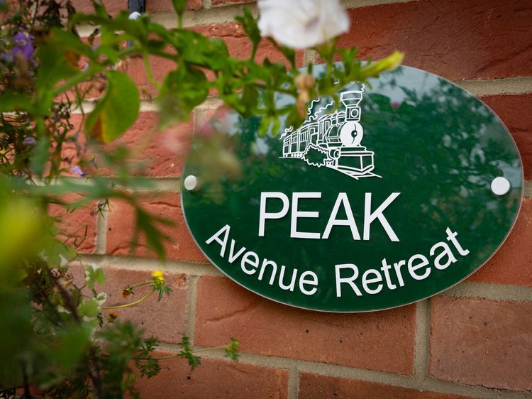 Peak Avenue Retreat, listing photograph 2