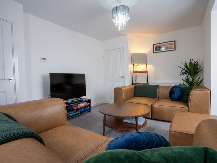 Peak Avenue Retreat, listing photograph 4