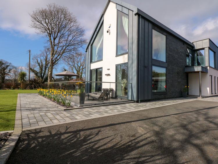 Dafarn Newydd Studio