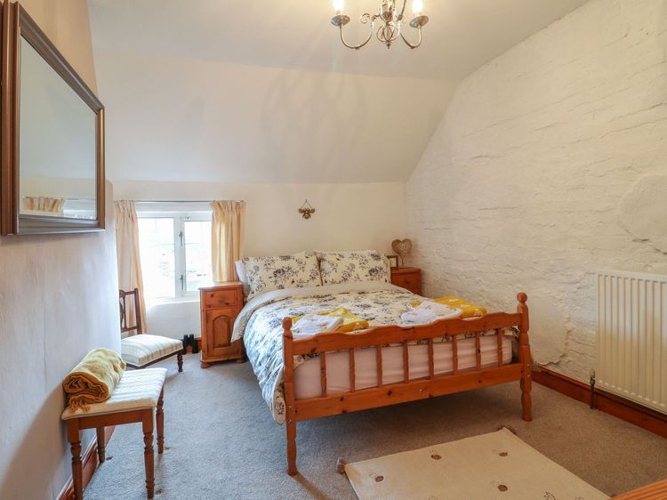 The Beehive, listing photograph 12