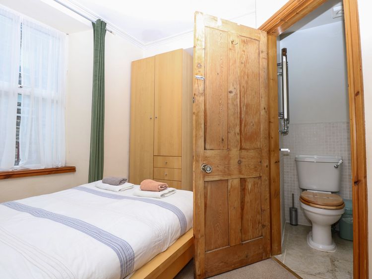 Captain’s Quarters, listing photograph 10