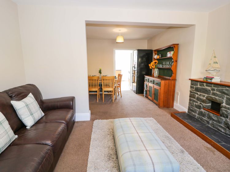 Bryn Hyfryd, listing photograph 4