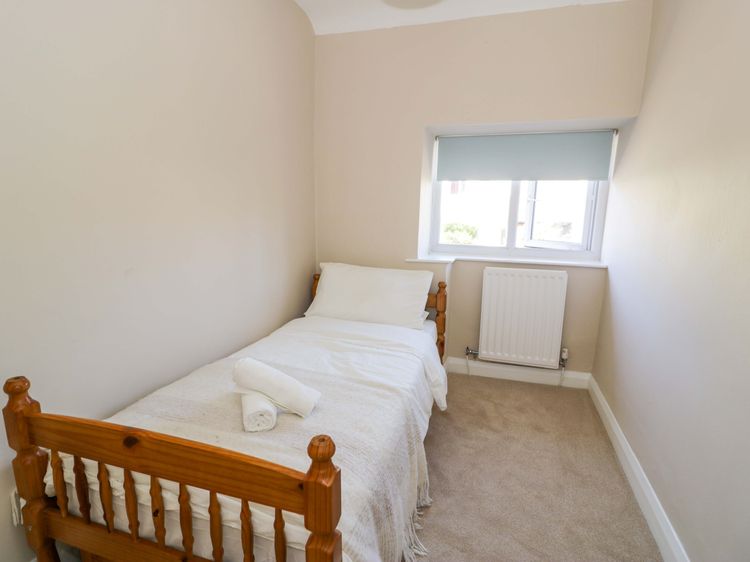 Bryn Hyfryd, listing photograph 12