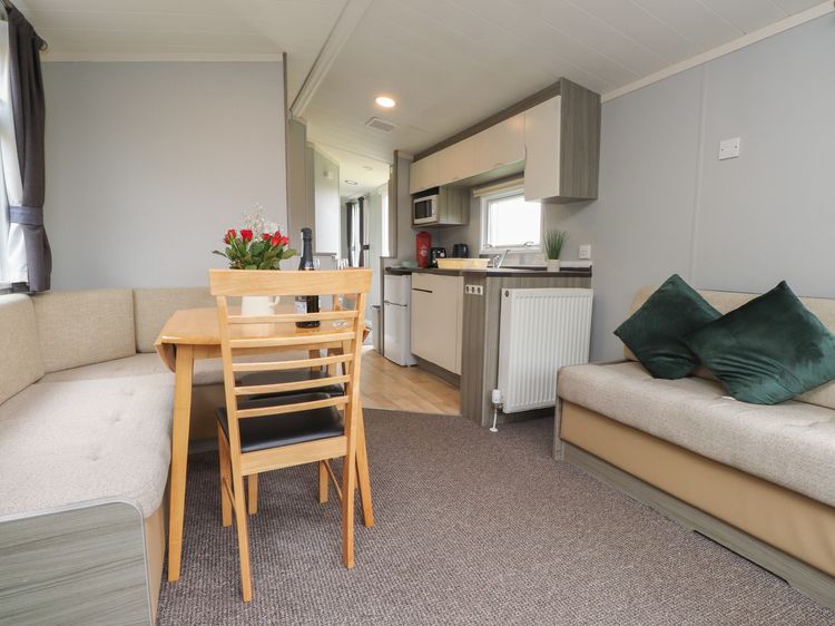 Caravan, listing photograph 4