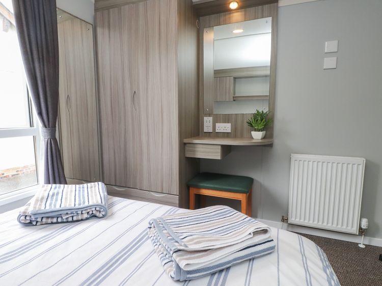 Caravan, listing photograph 11