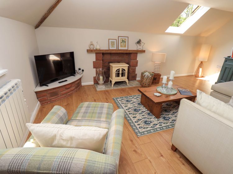 Corner Cottage, listing photograph 9