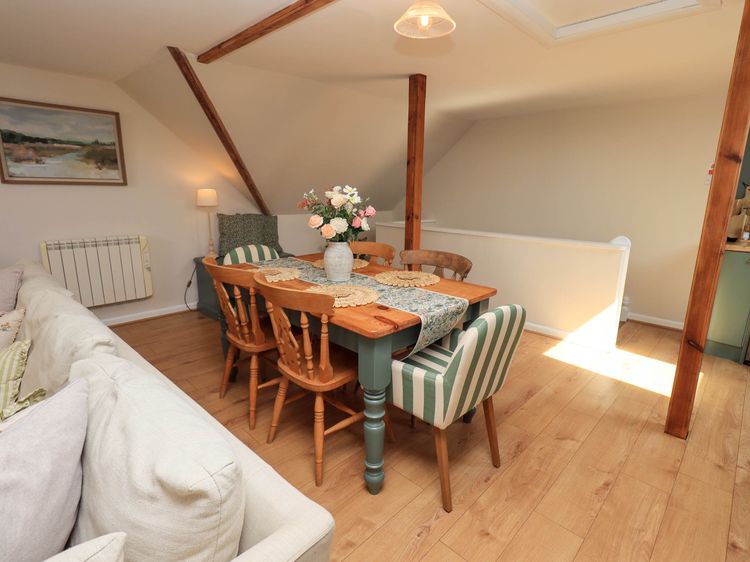 Corner Cottage, listing photograph 11
