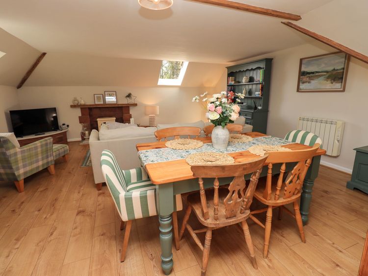 Corner Cottage, listing photograph 12