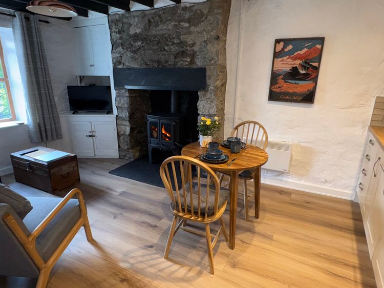 4 Old Tanrhiw, listing photograph 2