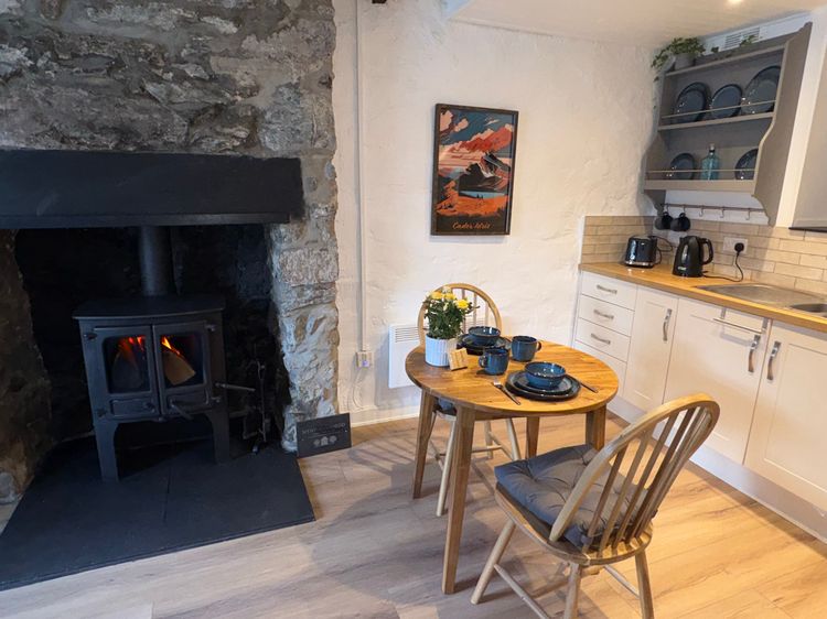 4 Old Tanrhiw, listing photograph 3
