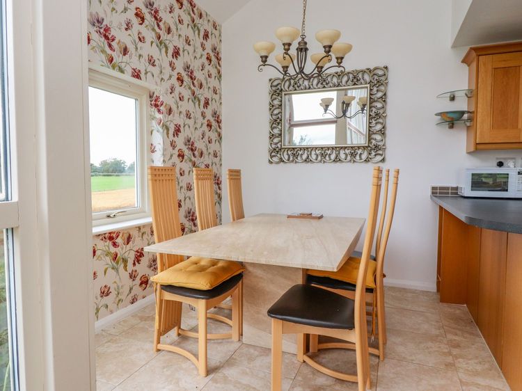 High View Meadows, listing photograph 8