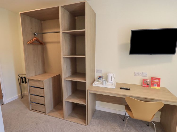 Jubilee First-floor Double Bedroom, listing photograph 4