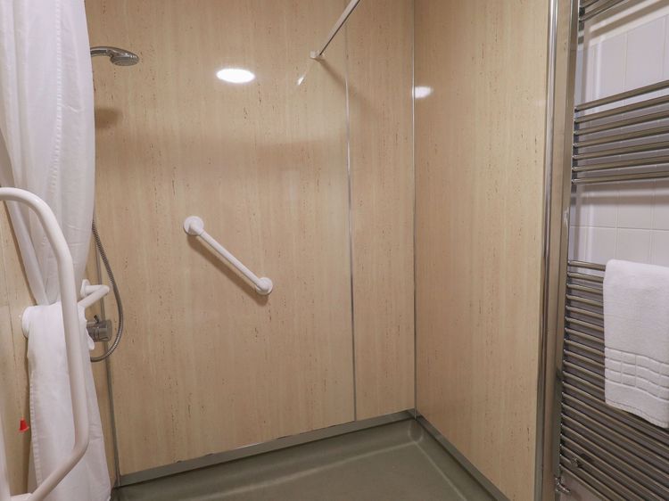 Jubilee First-floor Double Bedroom, listing photograph 7