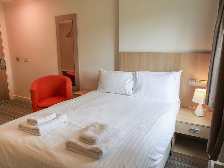 Jubilee Ground-floor Double Bedroom, listing photograph 3