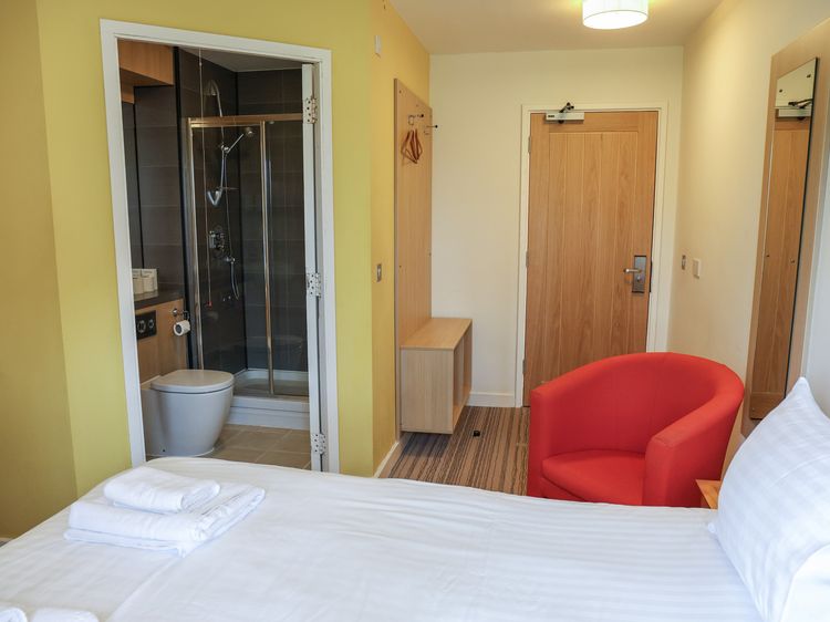 Jubilee Ground-floor Double Bedroom, listing photograph 5