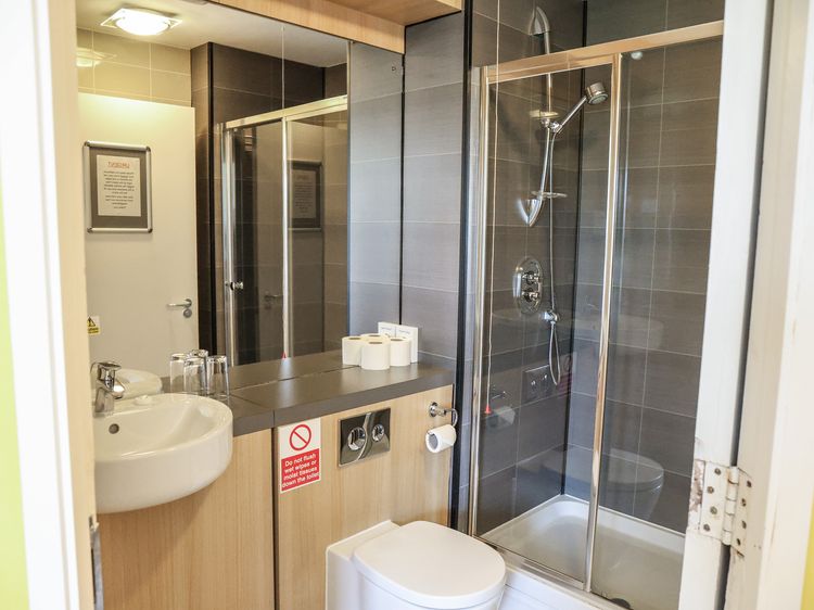 Jubilee Ground-floor Double Bedroom, listing photograph 6