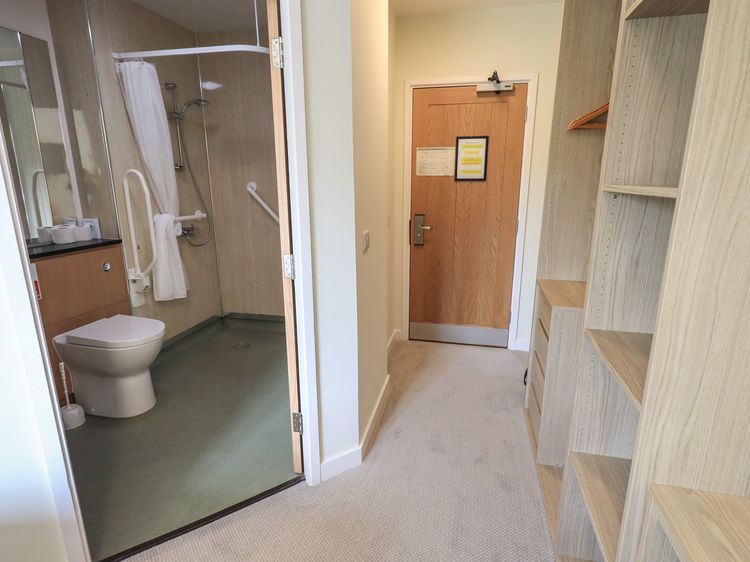 Jubilee Ground-floor Single Bedroom, listing photograph 5