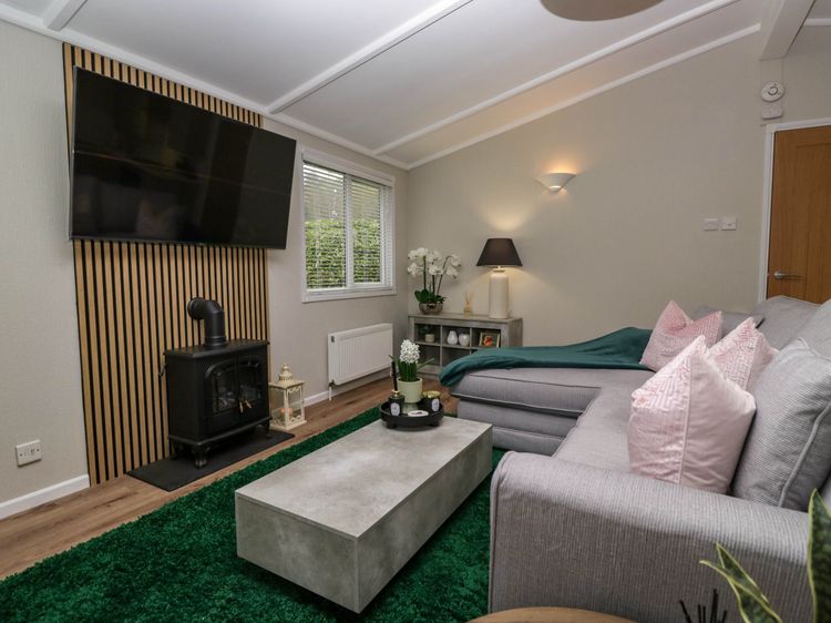 Robin's Lodge, listing photograph 9