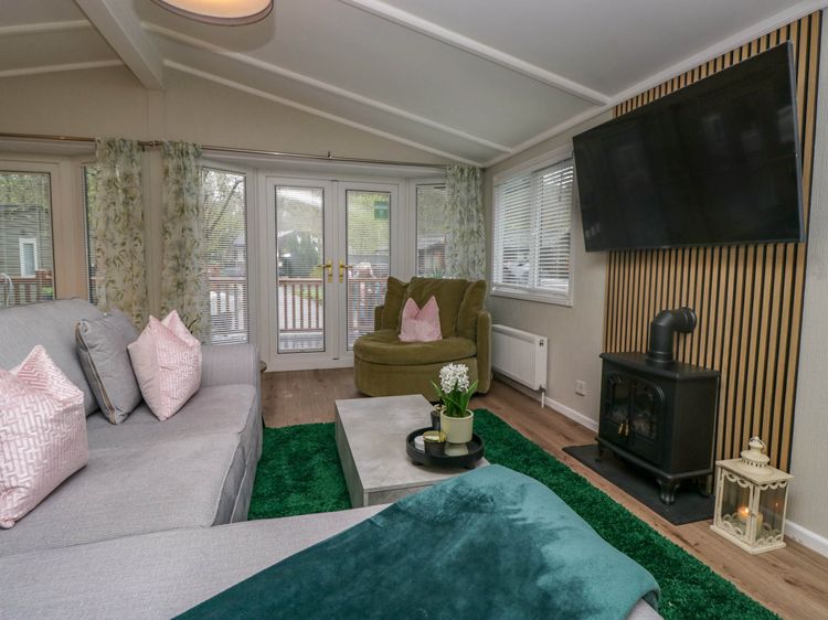 Robin's Lodge, listing photograph 10