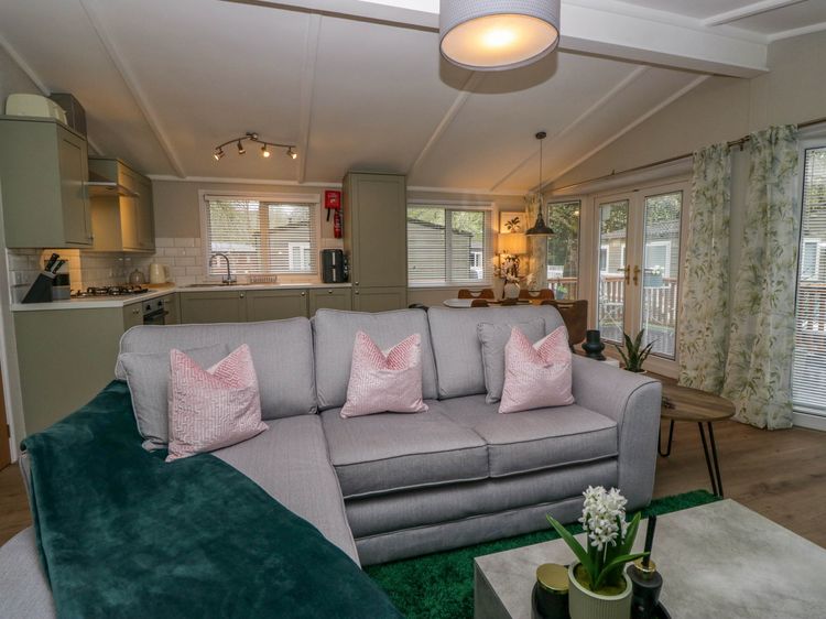 Robin's Lodge, listing photograph 11