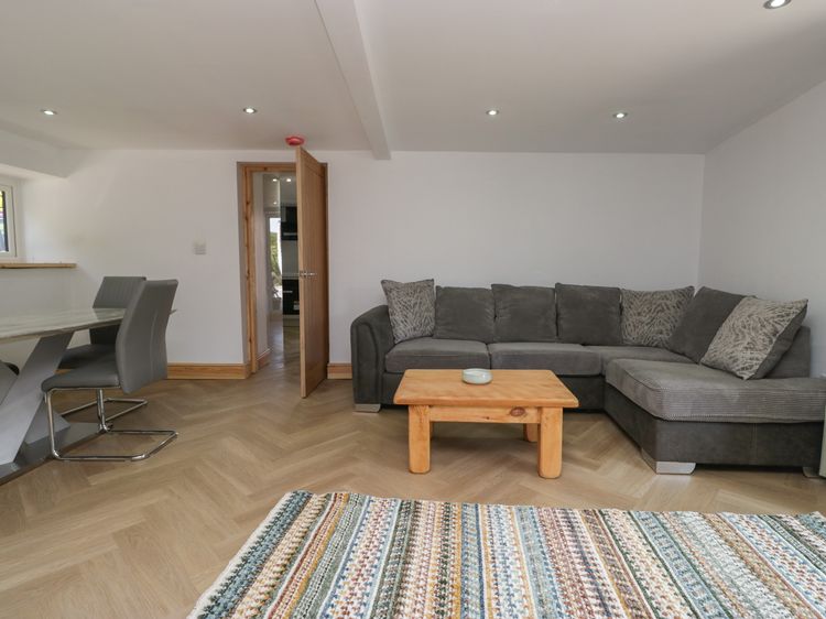 Old Post Office Cottage, listing photograph 7