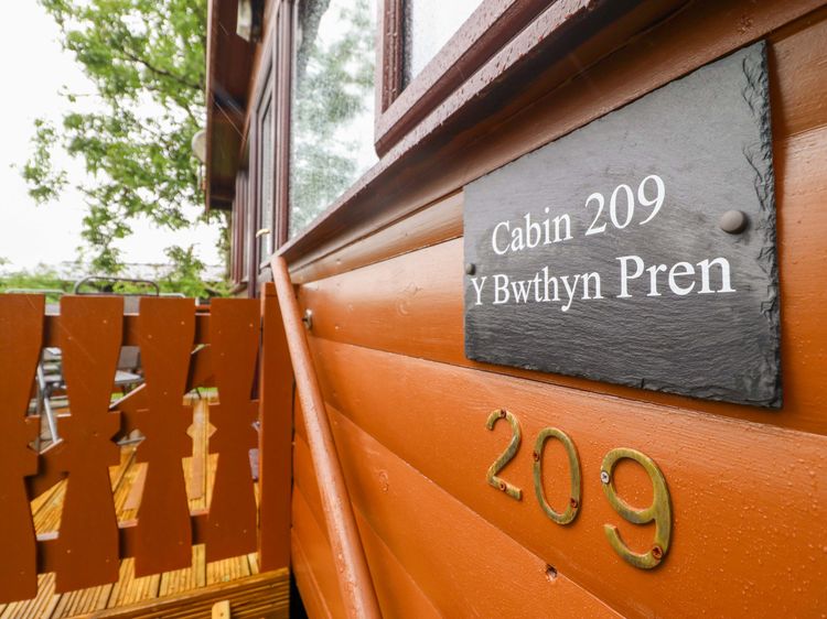 Y Bwthyn Pren, Cabin 209,, listing photograph 3