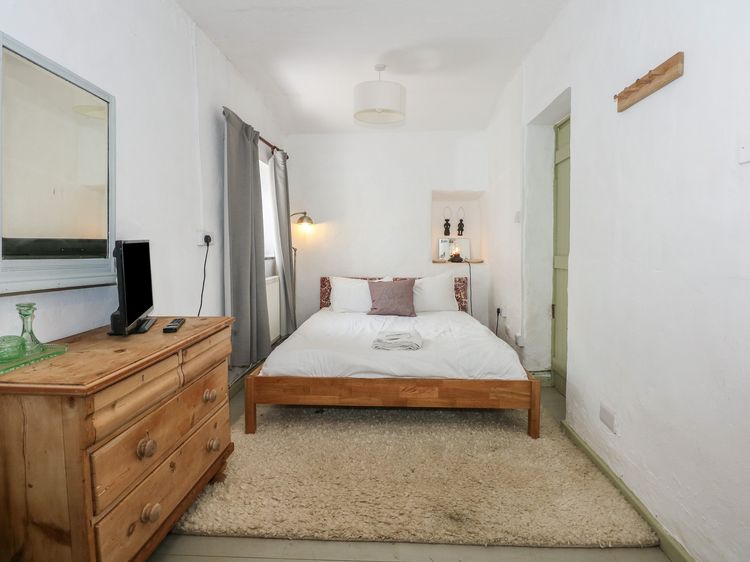 Cobweb Cottage, listing photograph 11